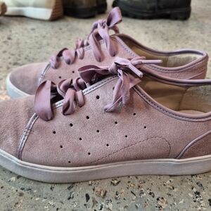 Vionic Lavender Suede Sneakers Size 7.5